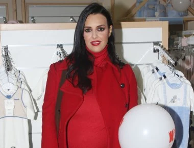 Όλγα Λαφαζάνη: 3,5 μήνες μετά τη δεύτερη γέννα της εντυπωσιάζει με ολόσωμο μαγιό (φωτό)